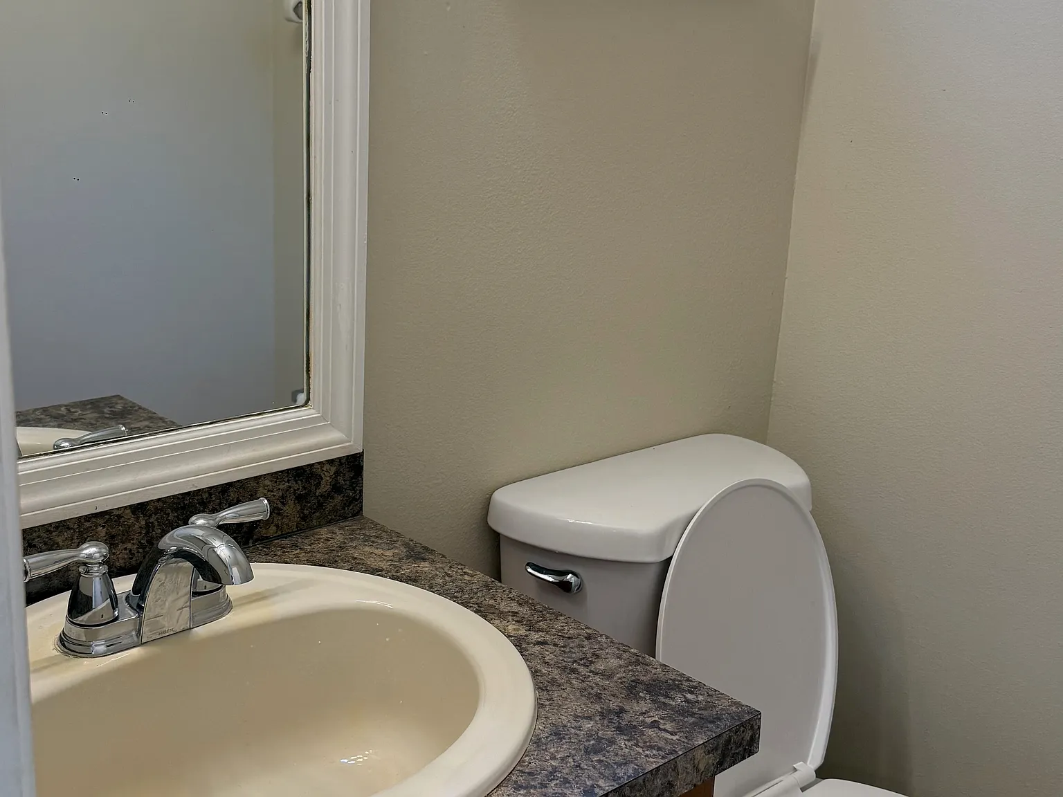 2 bed, 1.5 bath, 825 sqft, $1,650 — Photo 4