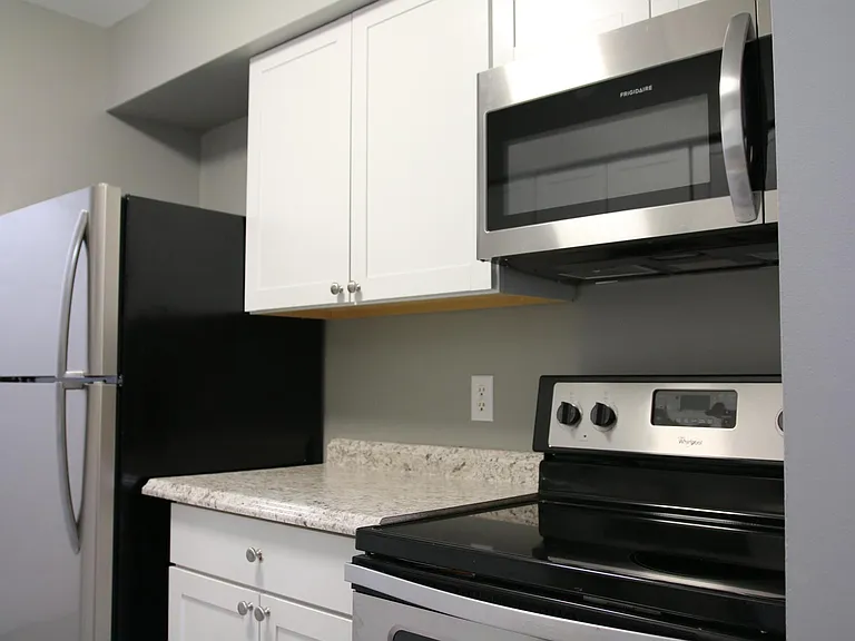 30060 W Twelve Mile Rd #86 — Photo 2