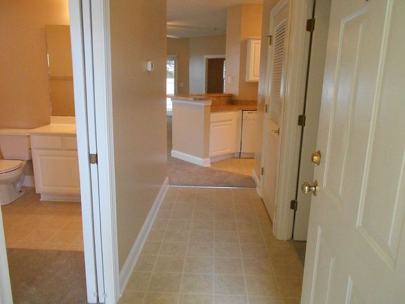 2nd image of 119 Fountain Pointe Ln Unit 101