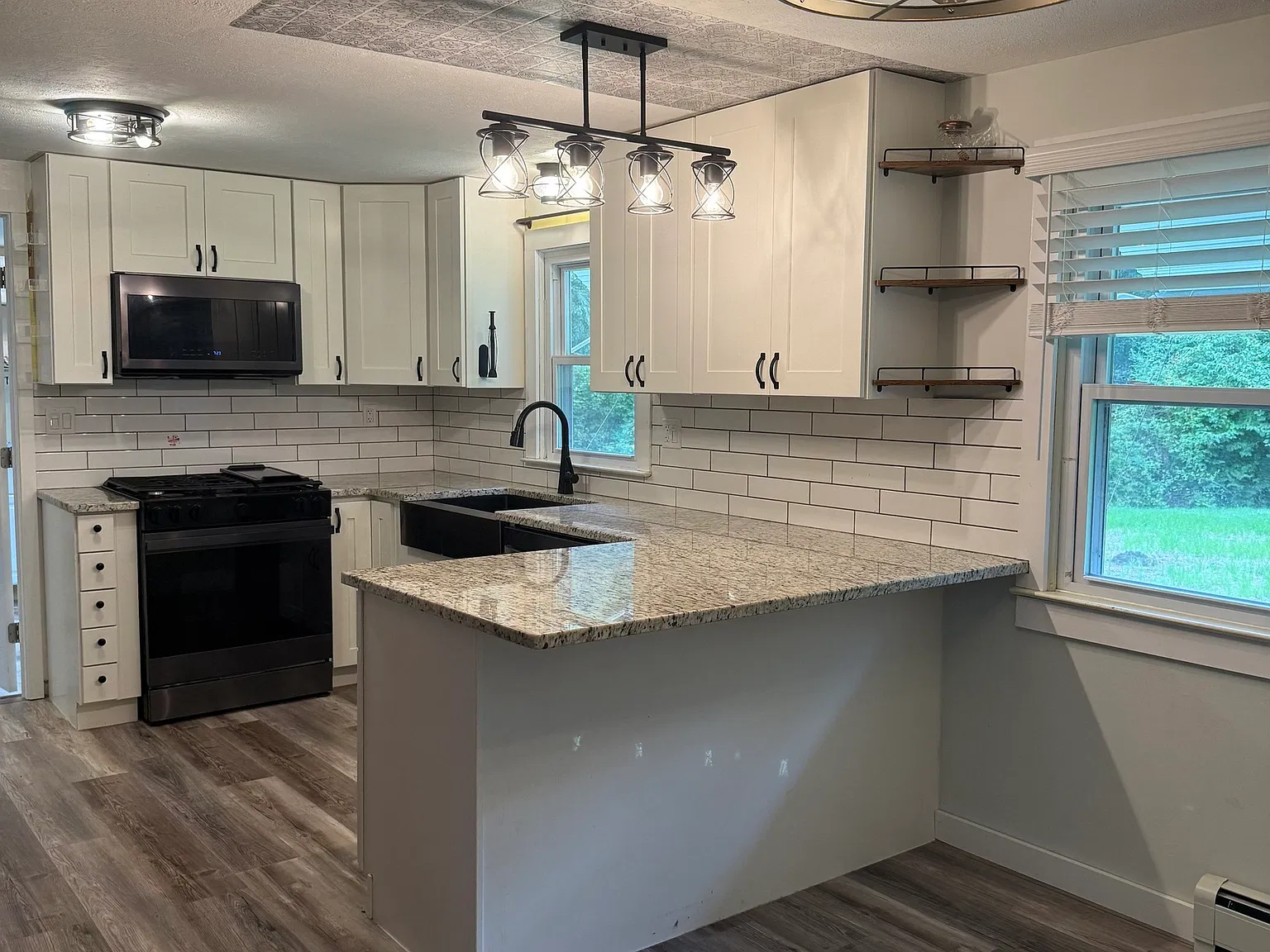 4 bed, 2.5 bath, 2060 sqft, $3,500 — Photo 2