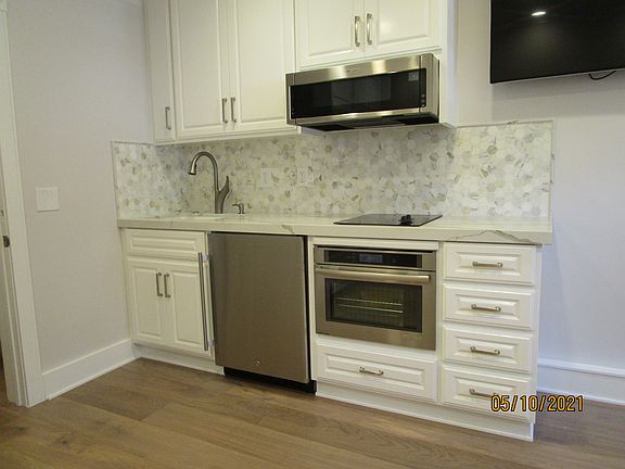 4th image of 802 Nevada Ave