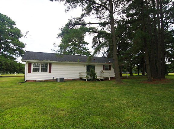 2nd image of 150 Fairway Dr