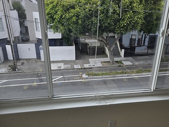 5th image of 1040 Oak St APT 4