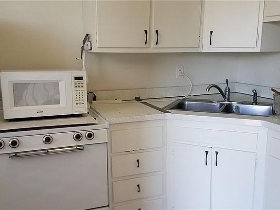 4th image of 303 N Hamilton St APT I