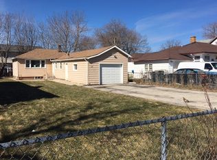 724 S Jackson St, Waukegan, IL 60085