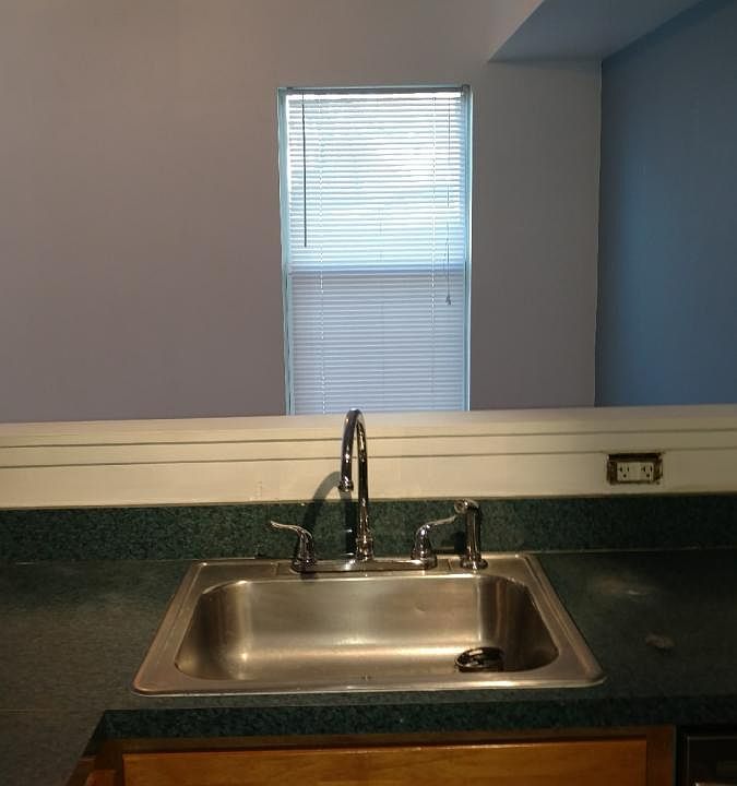 2nd image of 1008 Elliott Ave