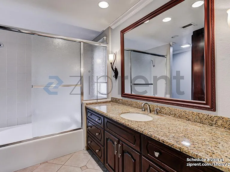 601 N Kenwood St #204 — Photo 12