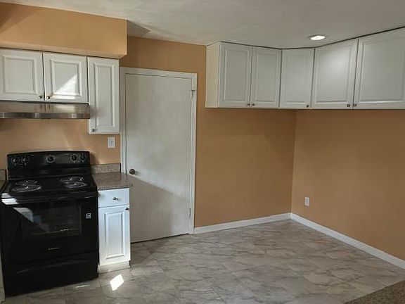 4th image of 3853 Colonial Pkwy