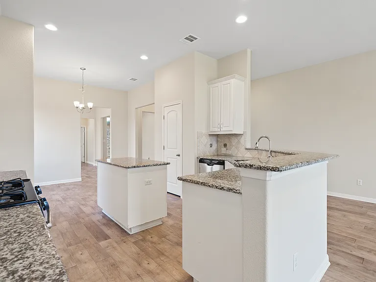 2428 Granite Hill Dr — Photo 27