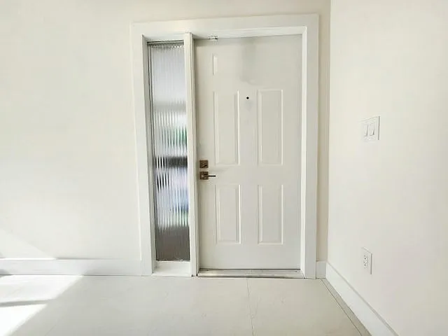 30 Pelican Pointe Dr — Photo 4