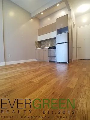 Rented by Evergreen Apartments BK | media 10