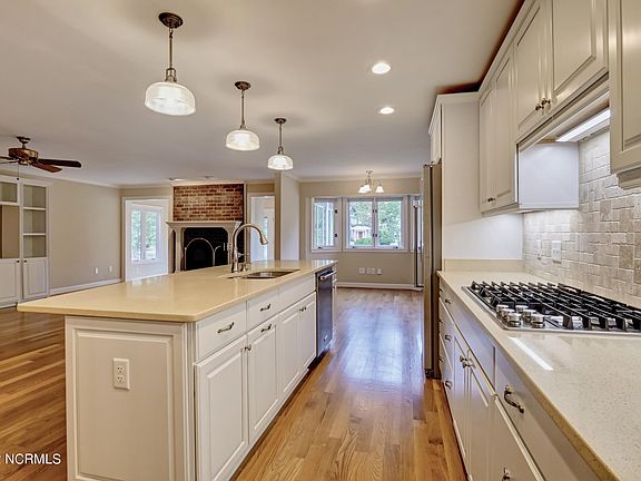 3rd image of 614 Jacobs Creek Ln