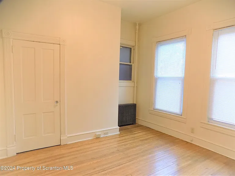 1543 Sanderson Ave #1B — Photo 6