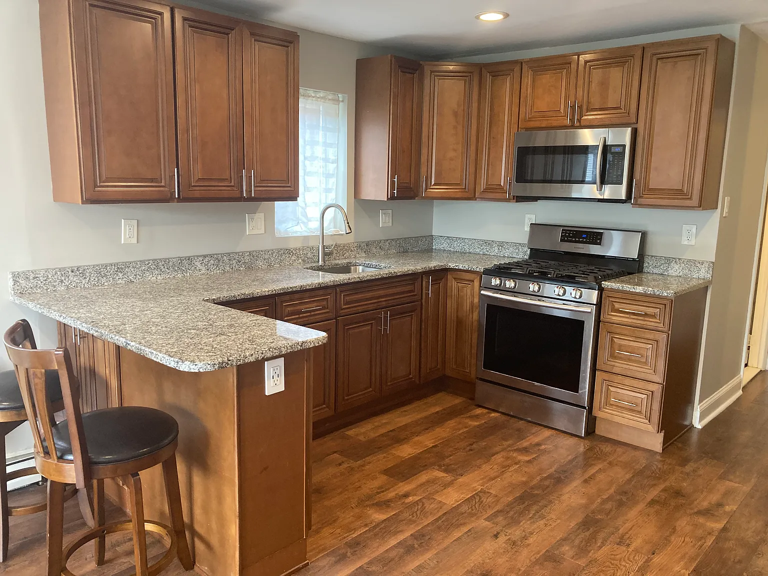 2 bed, 1000 sqft, $1,700 — Photo 4