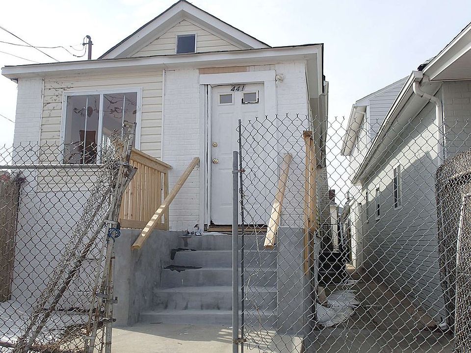 1st image of 441 43rd Bch