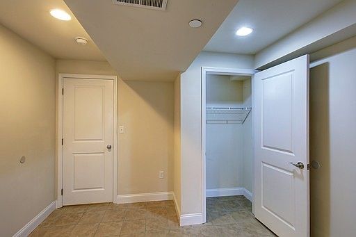5th image of 1705 Arlington St Unit 1