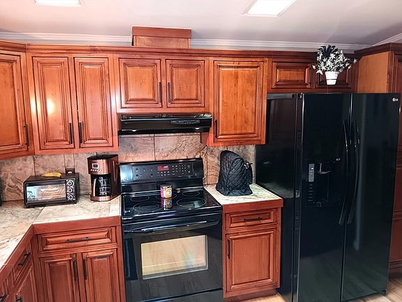 4th image of 7804 Island Dr