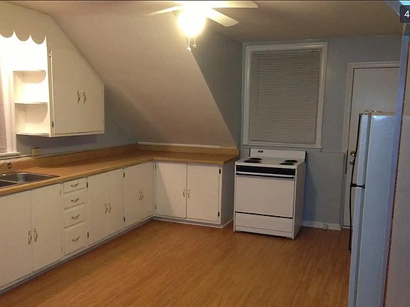 5th image of 376 Lawrence Ave #376