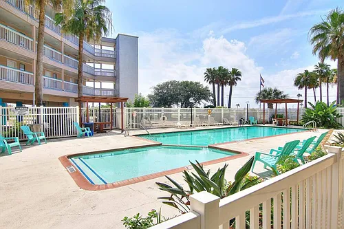 3938 Surfside Blvd Photo 1