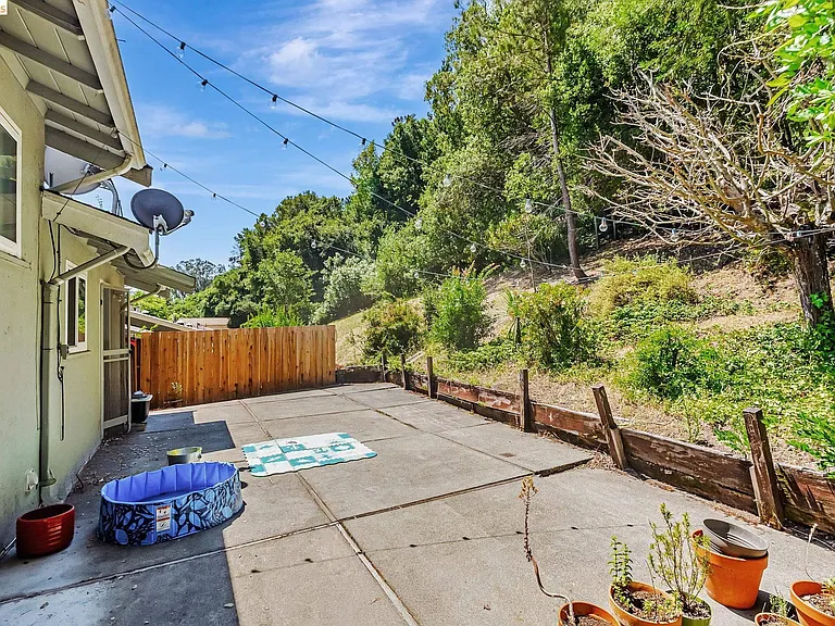 2050 Donald Dr — Photo 14
