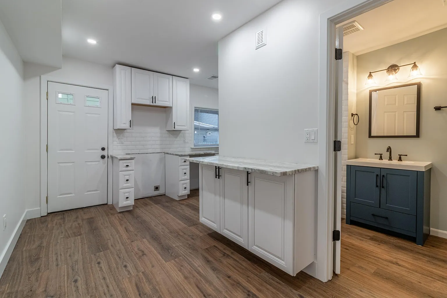 5131 Kent Way APT 1 photo 1