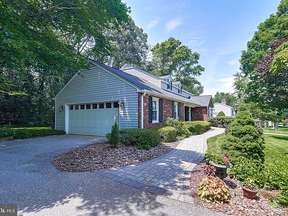 4th image of 333 Swinton Way