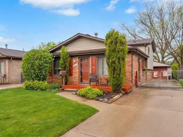 27827 Lorenz St, Madison Heights, MI 48071