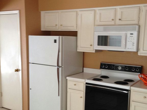 Kitchen appliances included