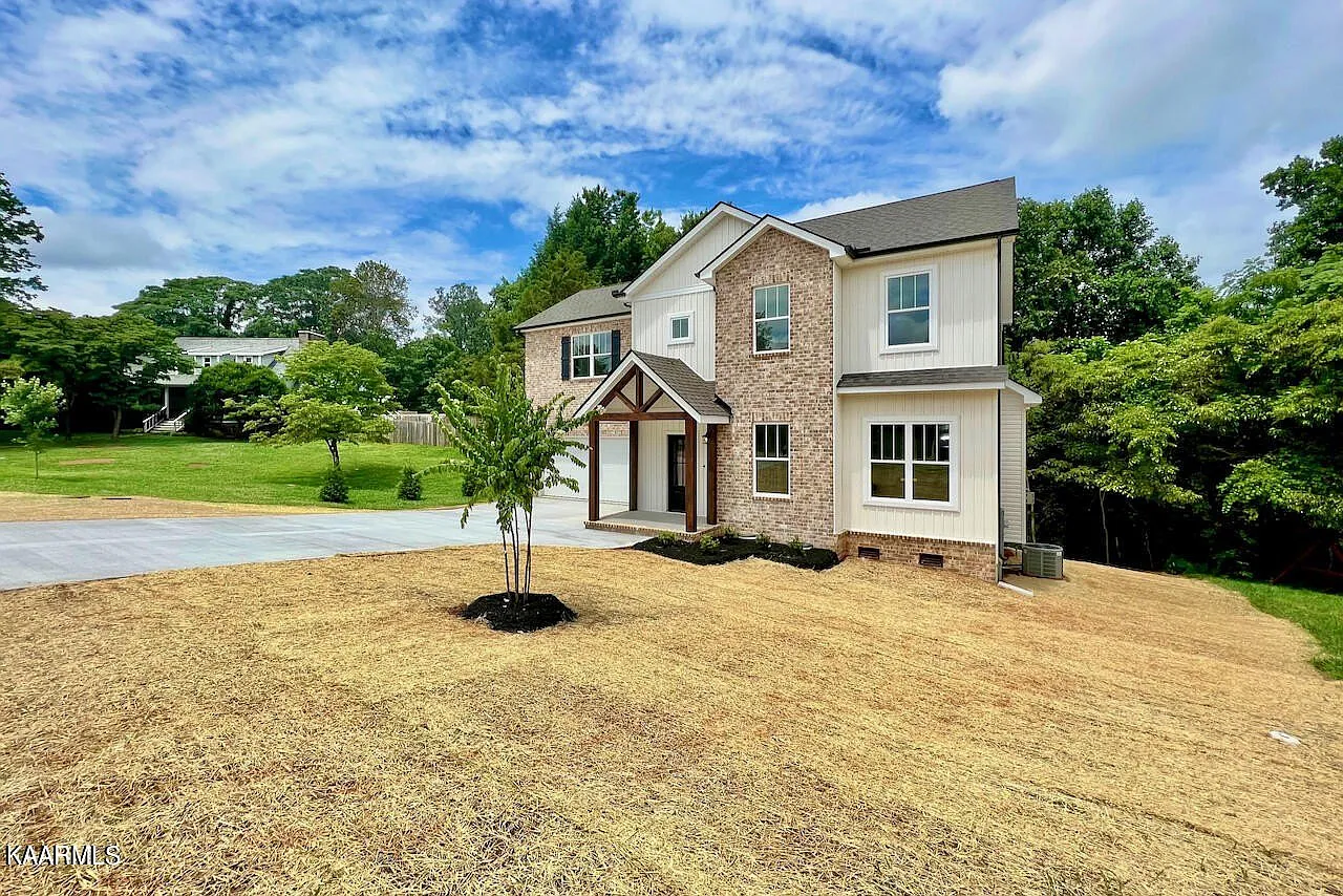 3 bed, 2.5 bath, 2116 sqft, $3,200 — Photo 1