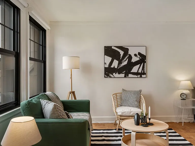 Comfortable Urban Living in a Classic Brick Building Near UW & Light Rail — Photo 30