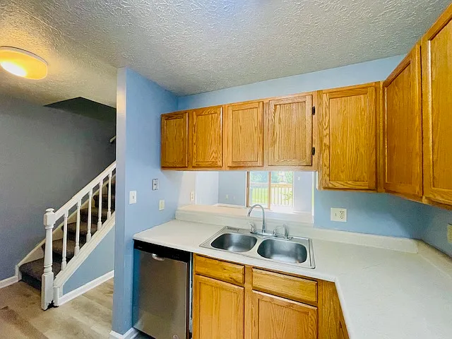 2362 S Henderson St — Photo 7