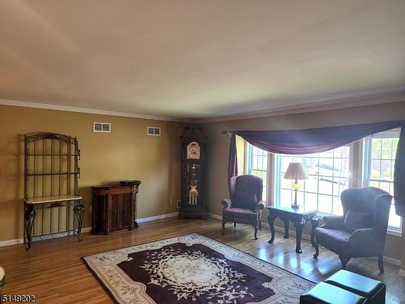 5th image of 22 Rosemary Ct