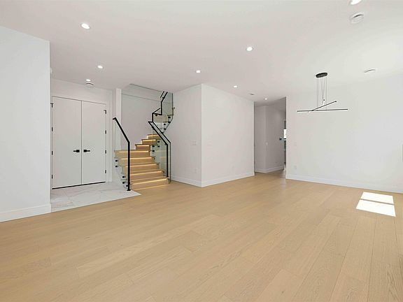 4th image of 12260 English Ave