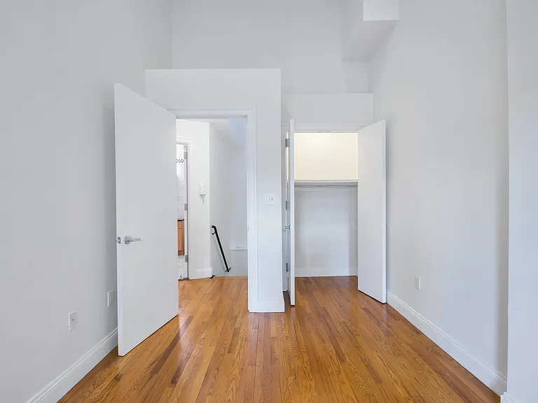 37 W 54th St #PHB — Photo 13