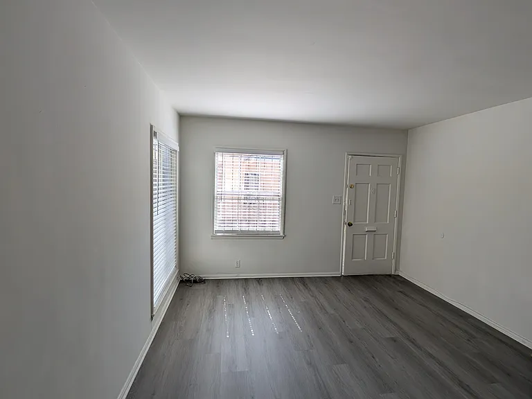 2183 W 27th St — Photo 8