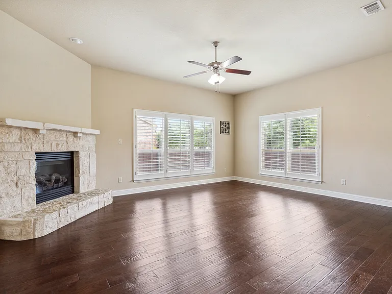 4213 Pecan Bend Ln — Photo 10