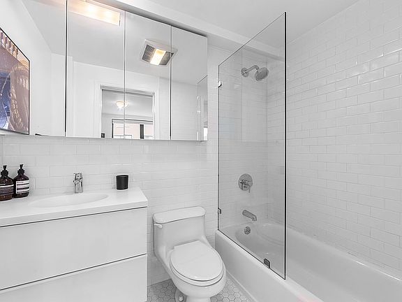 4th image of 133 Essex St APT 802