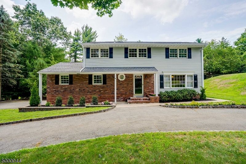 1st image of 6 Wildwood Dr