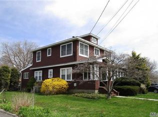 81 Edgewood Rd, West Islip, NY 11795