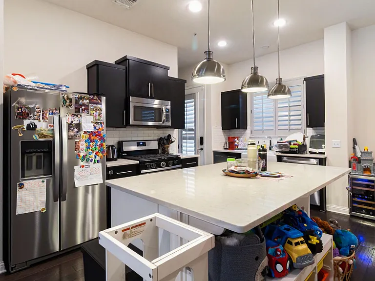 2703 Zach Scott St — Photo 8