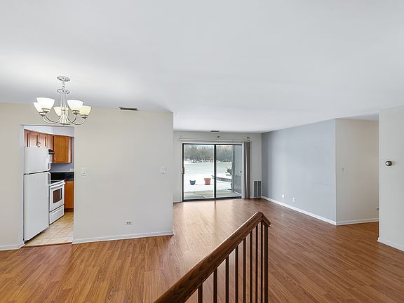 3rd image of 1030 Cottonwood Ct APT 1b
