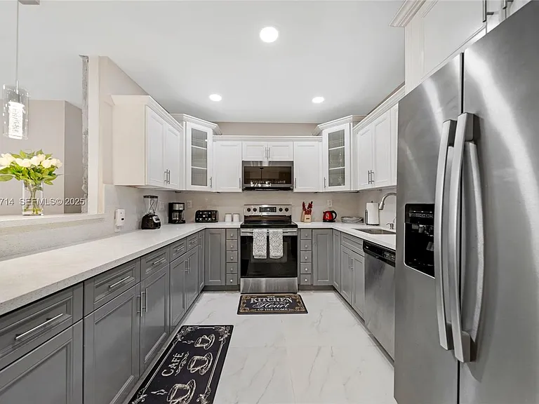 241 Oceanic Ave — Photo 2