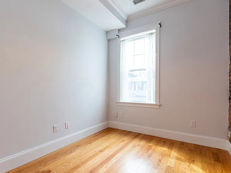 9 Everett Ave #2 — Photo 33