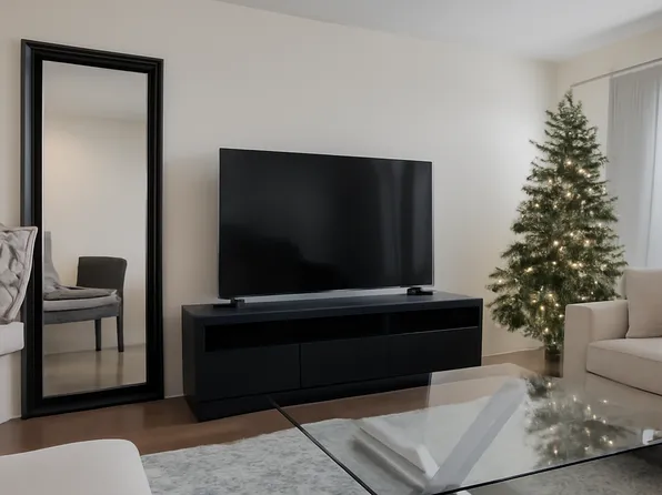 12051 Bath Rd #210, Richmond, BC V6V 2B4