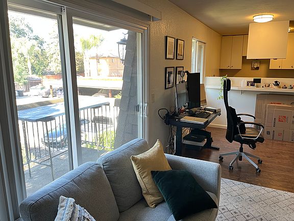 4th image of 847 Rose Ave #16