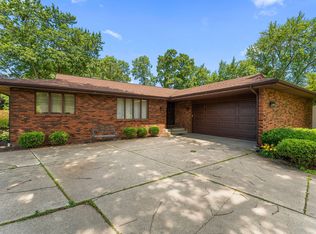 236 Grace Ct, Crown Point, IN 46307