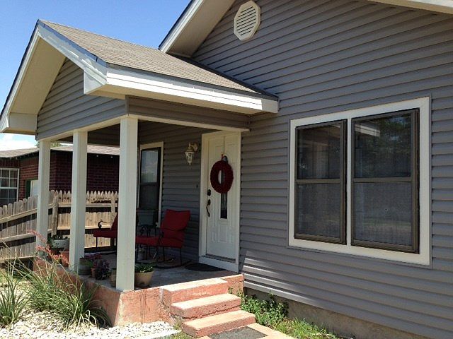 1st image of 2711 Delano Ave