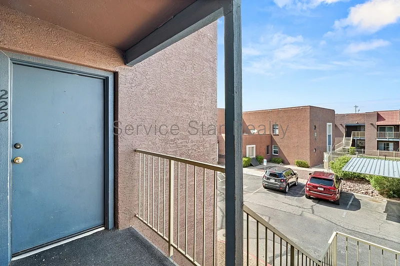 3 bed, 2.0 bath, 1136 sqft, $1,324 — Photo 4