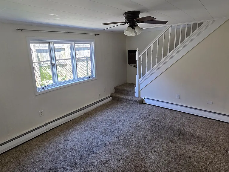 264 Roberts Ave — Photo 13
