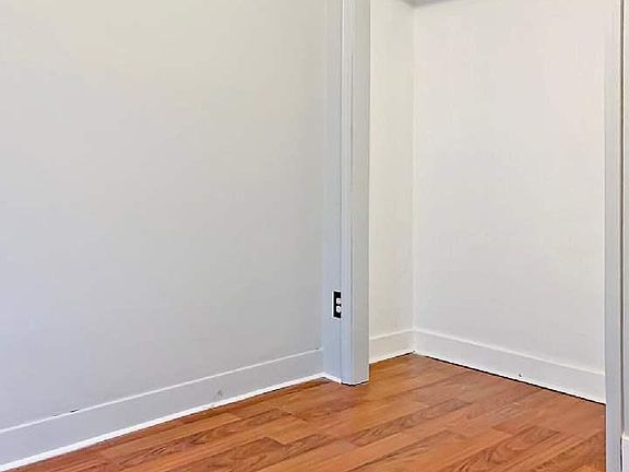 5th image of 11075 Essex Ave